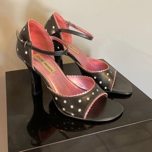 Steve Madden Ladiee Black Leather Heels